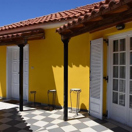 The Yellow Art Home Kalamáta Buitenkant foto