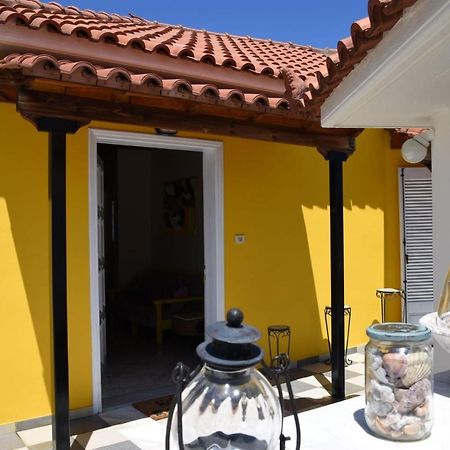 The Yellow Art Home Kalamáta Buitenkant foto