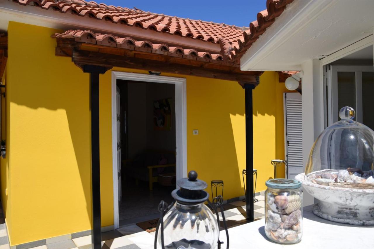 The Yellow Art Home Kalamáta Buitenkant foto