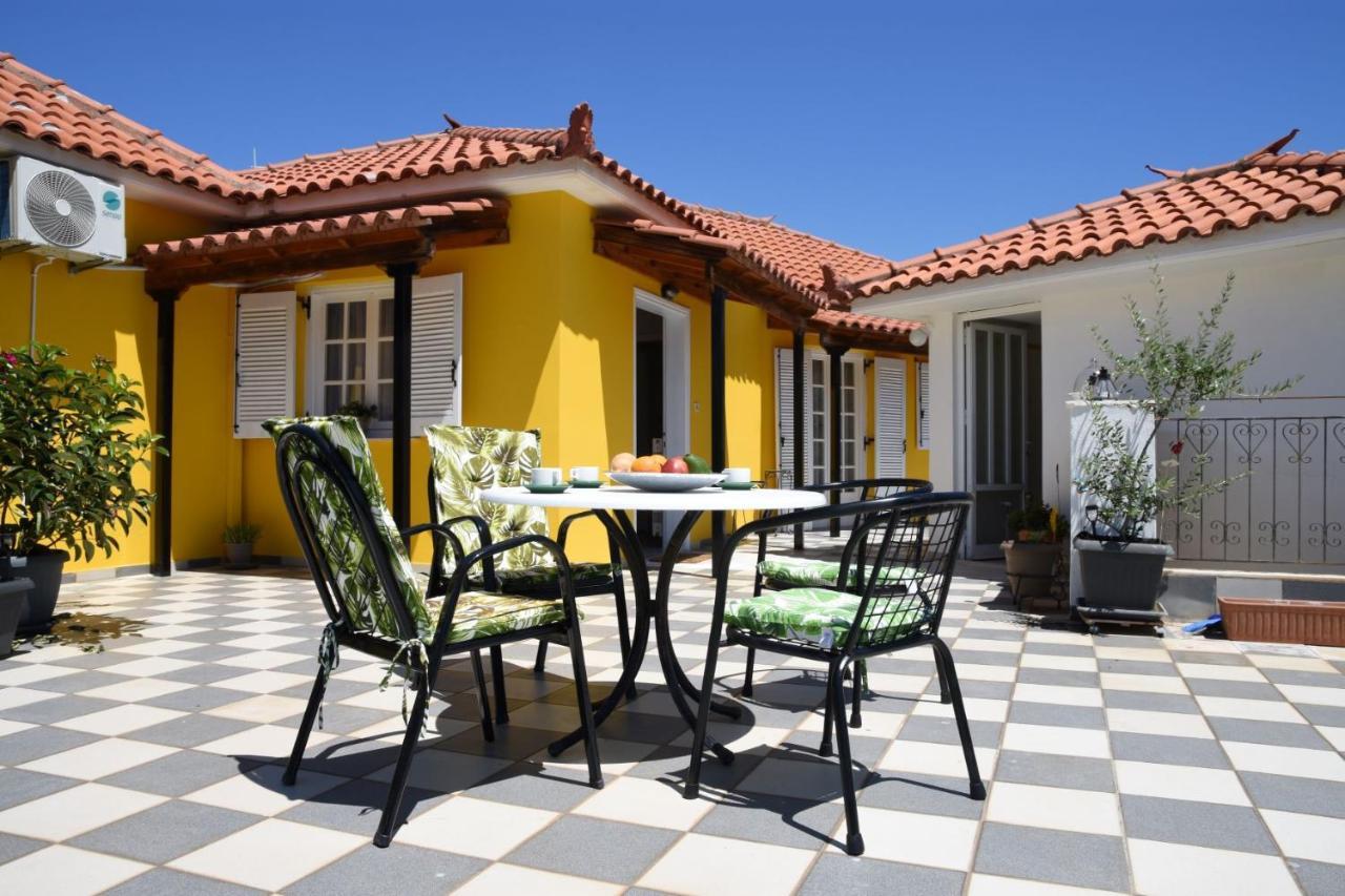 The Yellow Art Home Kalamáta Buitenkant foto